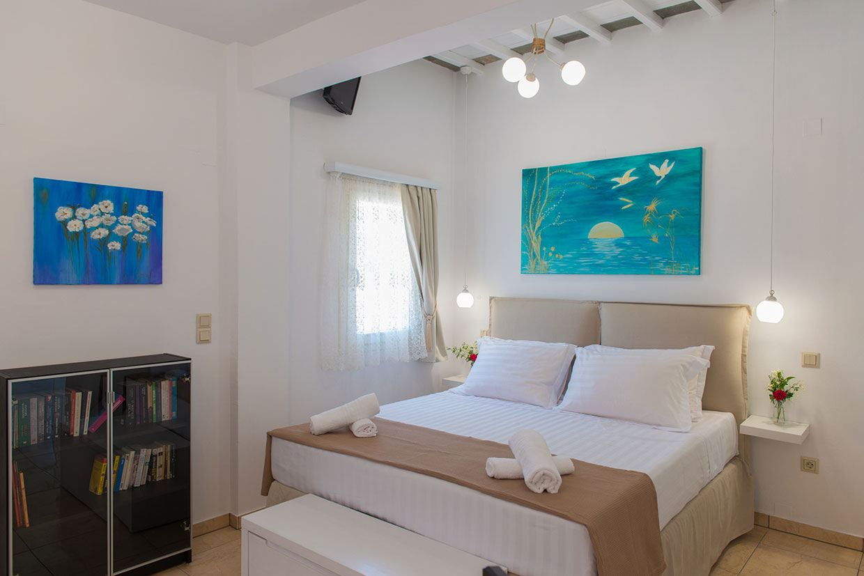 The bedroom of the suite at Kipos in Sifnos